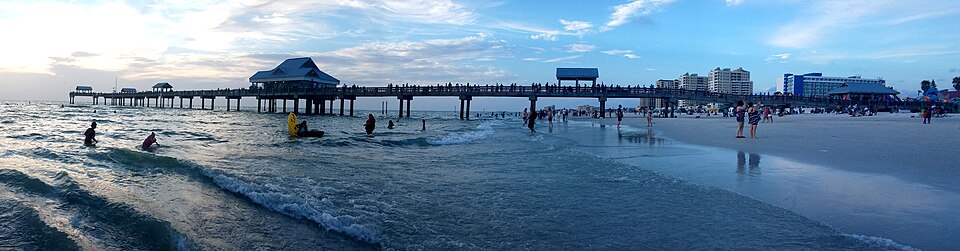 Pier 60 and the shoreline at Clearwater Beach, Florida