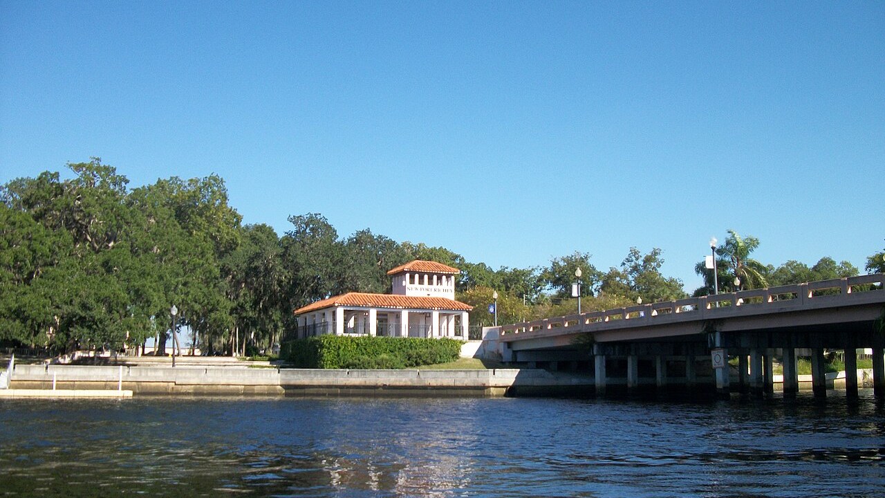New Port Richey, FL — Main Street Bridge. Photo DanTD, CC BY-SA 3.0.