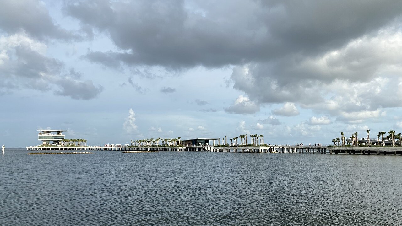 St. Petersburg, FL — St. Pete Pier spanning Tampa Bay. Photo Adog, CC BY-SA 4.0.
