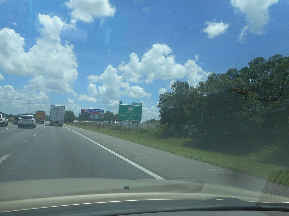 I-75 approach to the State Road 674 exit serving Ruskin and Sun City Center