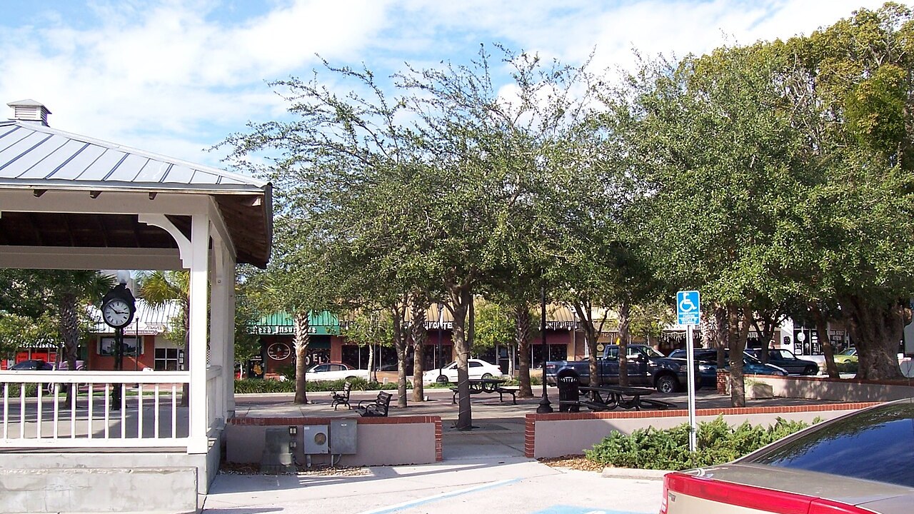 Zephyrhills, FL — downtown Gall Blvd. Photo Wknight94, CC BY-SA 3.0.